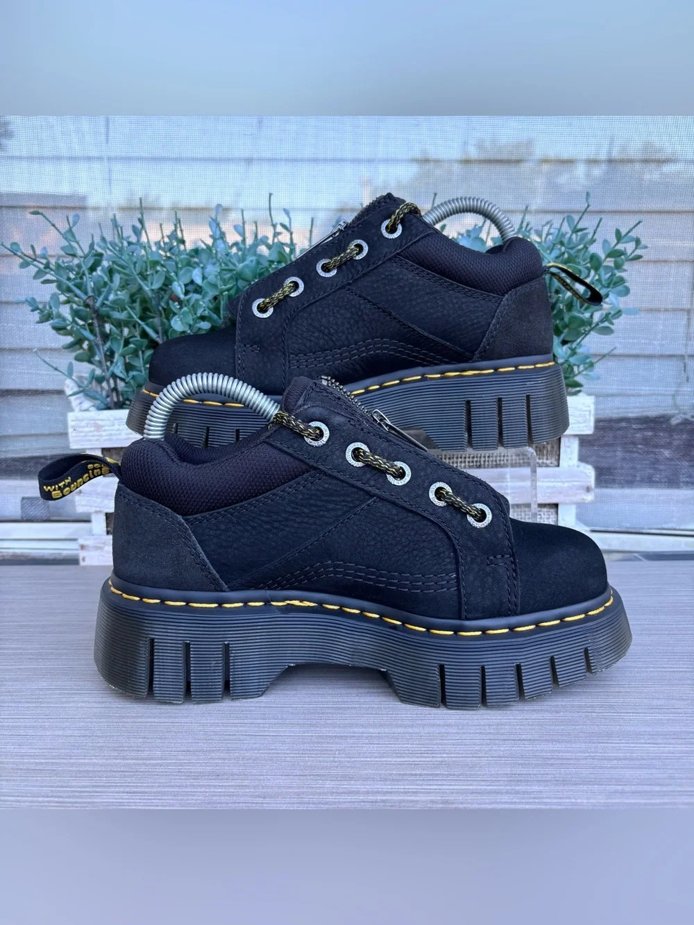Dr. Martens Woodward Lo zip shoes